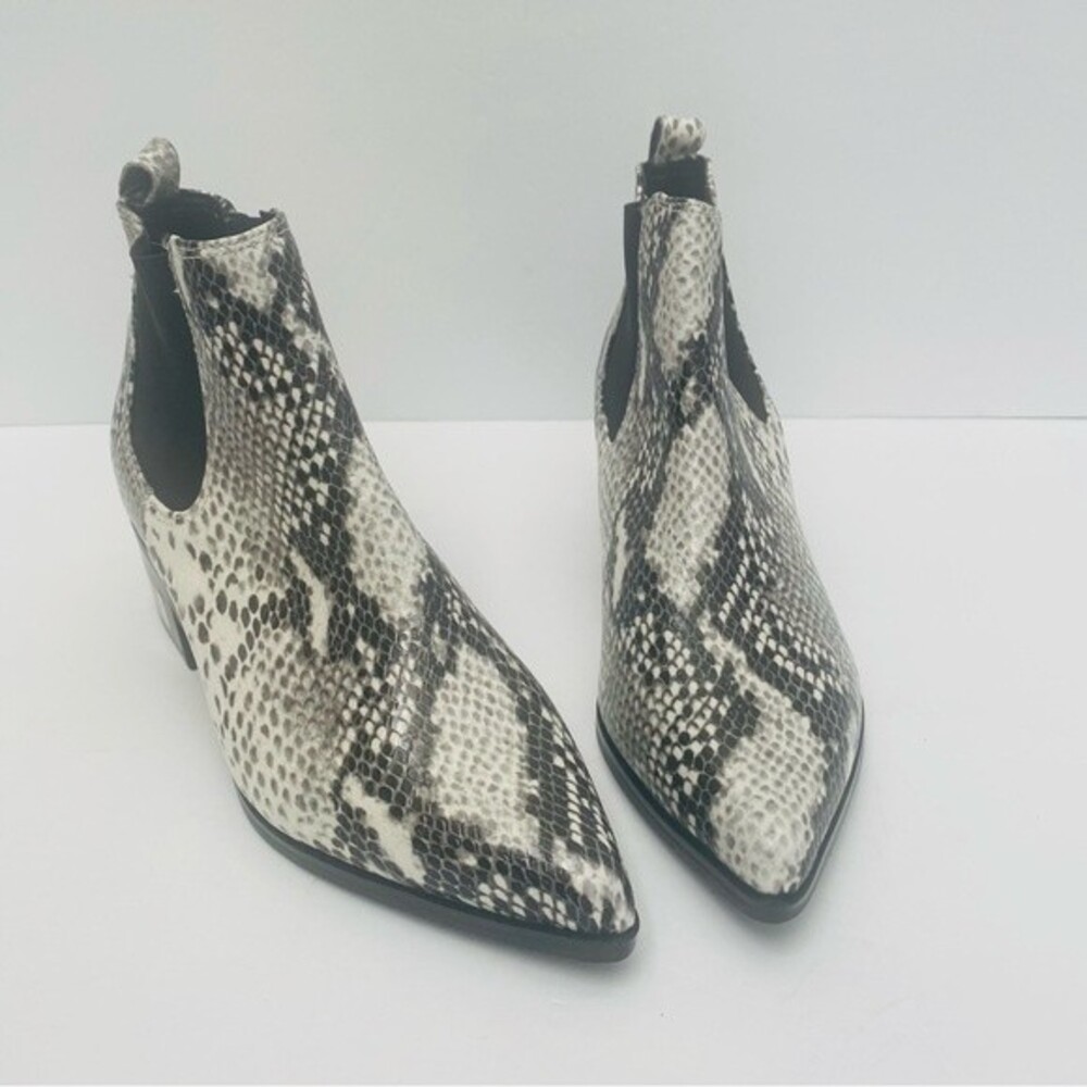 NWT Blondo Emelia Snake Leather Waterproof Ankle Boot Size 6 1/2